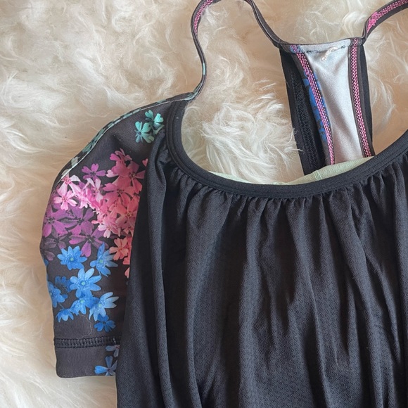 Lululemon old school layered yoga top with built in bra. Size 10. Like New. - Picture 4 of 5